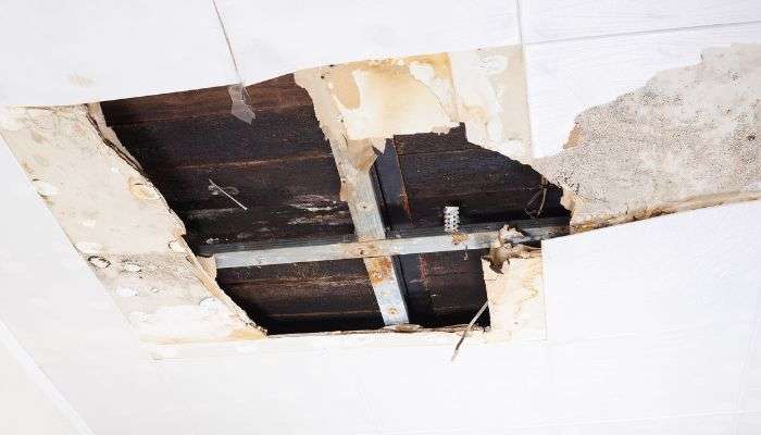 water damaged ceiling - Eminence water damage restoration